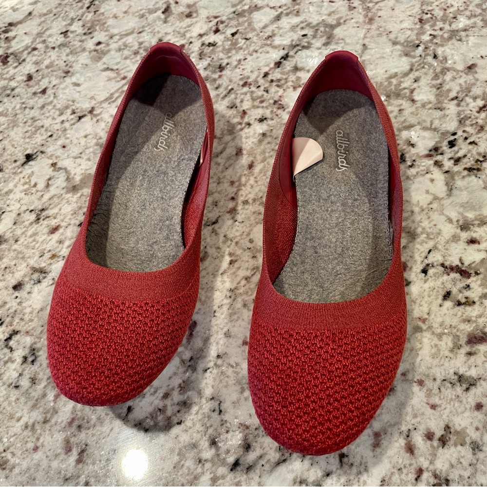 Rare Allbirds Tree Breezers in Pomegranate Flats Size 9